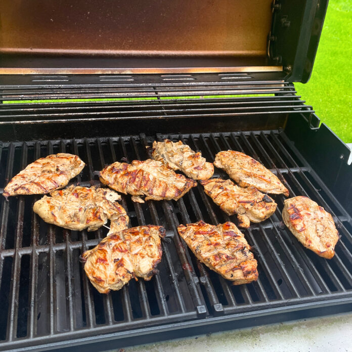 How to Make Perfectly Grilled BBQ Chicken: A Mess-Free Guide